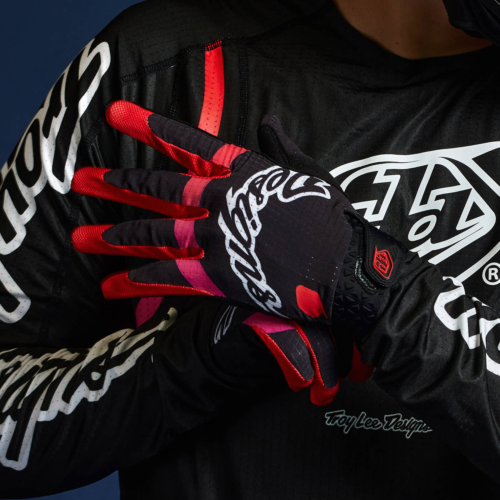 Featured Kit - Air Glove Pinned Black