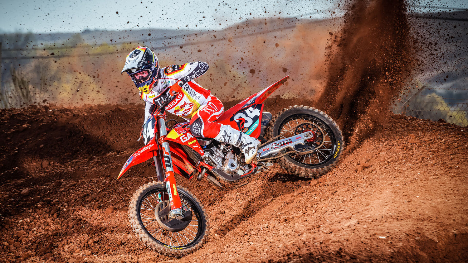 SE Ultra - Troy Lee Designs Moto rider at the track