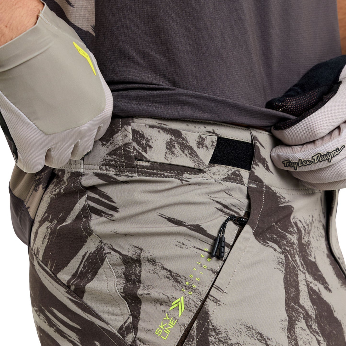 Skyline Short Shell Elemental Dark Earth