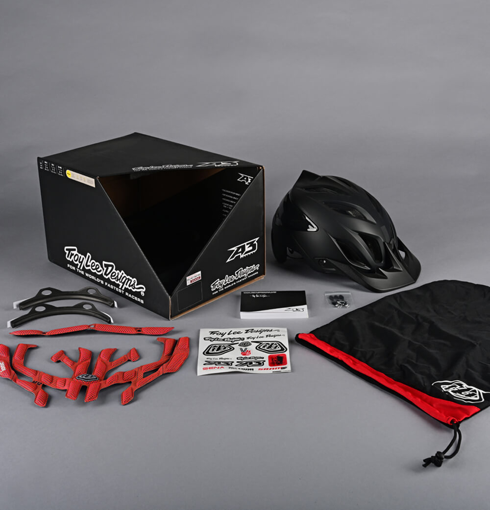 Whats in the Troy Lee Designs A3 helmet box?